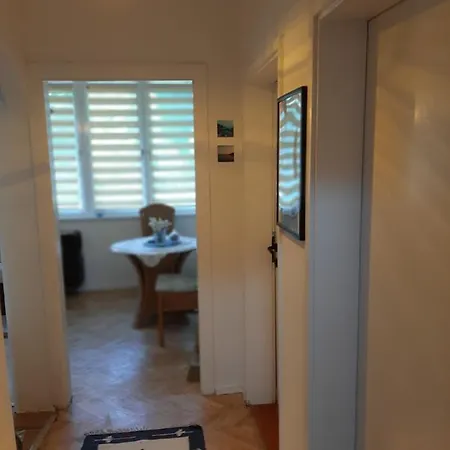 Apartment Apartman Vila Home